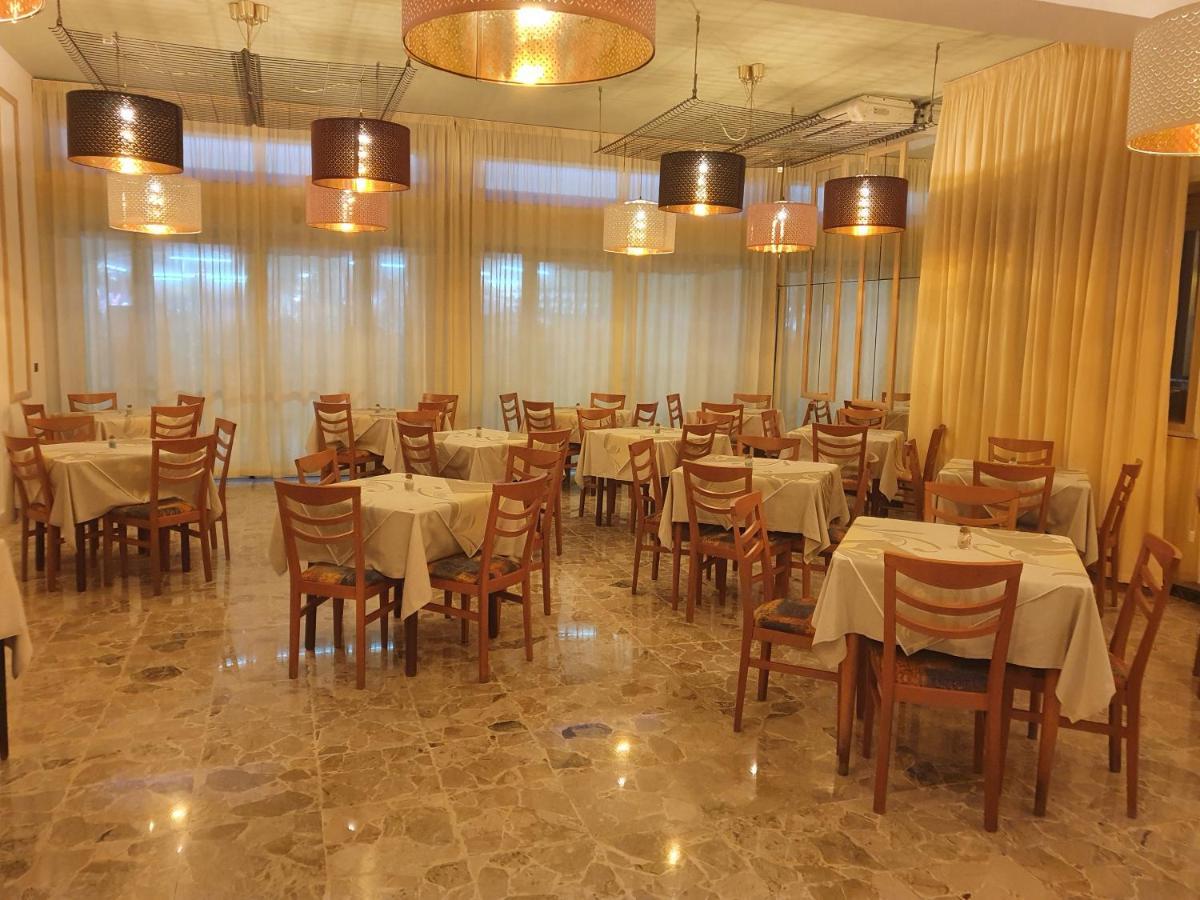 Hotel Venezia San Mauro Mare ภายนอก รูปภาพ